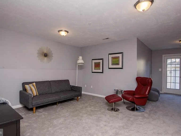 8800 Community Square Ln — Photo 25