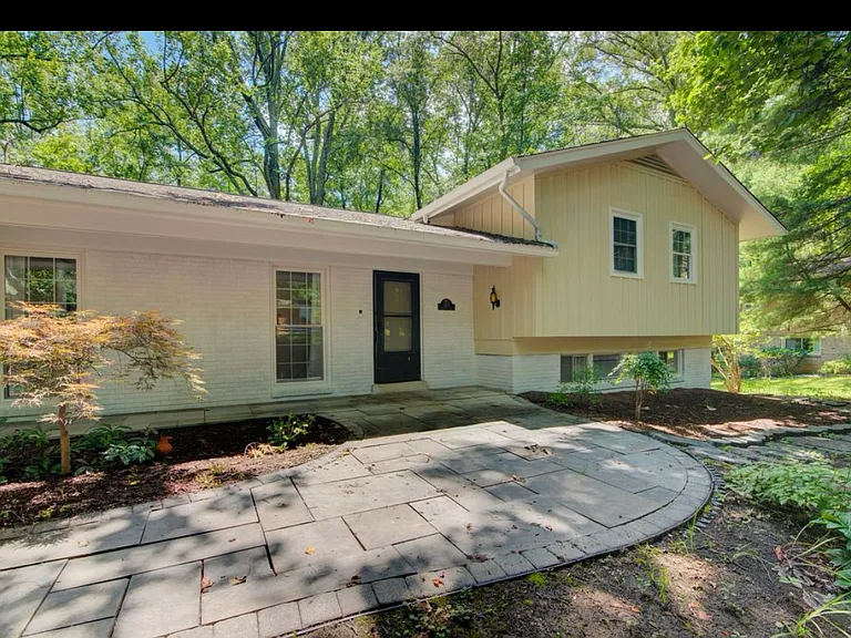 11621 Sourwood Ln — Photo 2