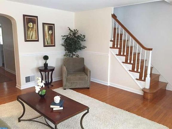 3rd image of 1616 E Latimer Pl