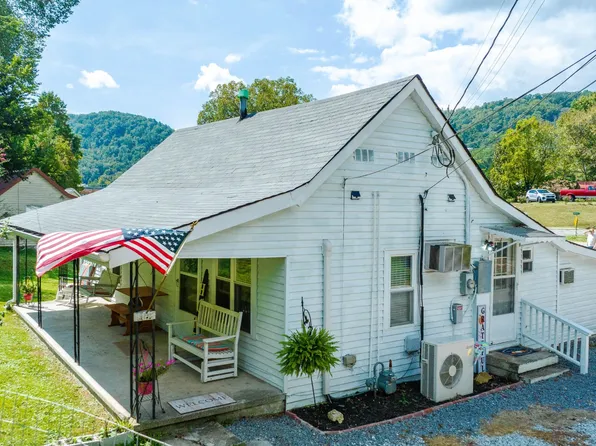 135 Johnson Ave, Rocky Top, TN 37769