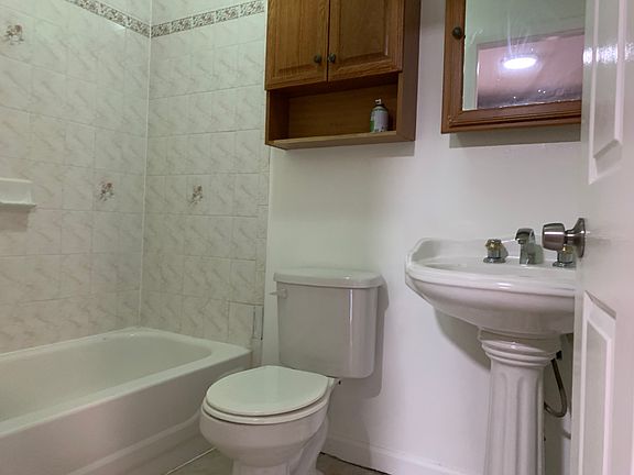 4th image of 569 W Side Ave #40E