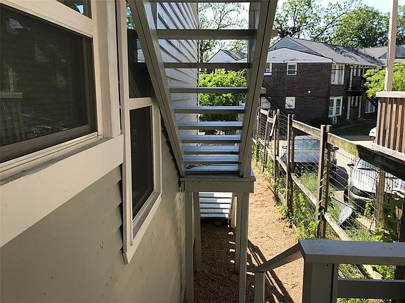 4th image of 1118 N Zang Blvd #102