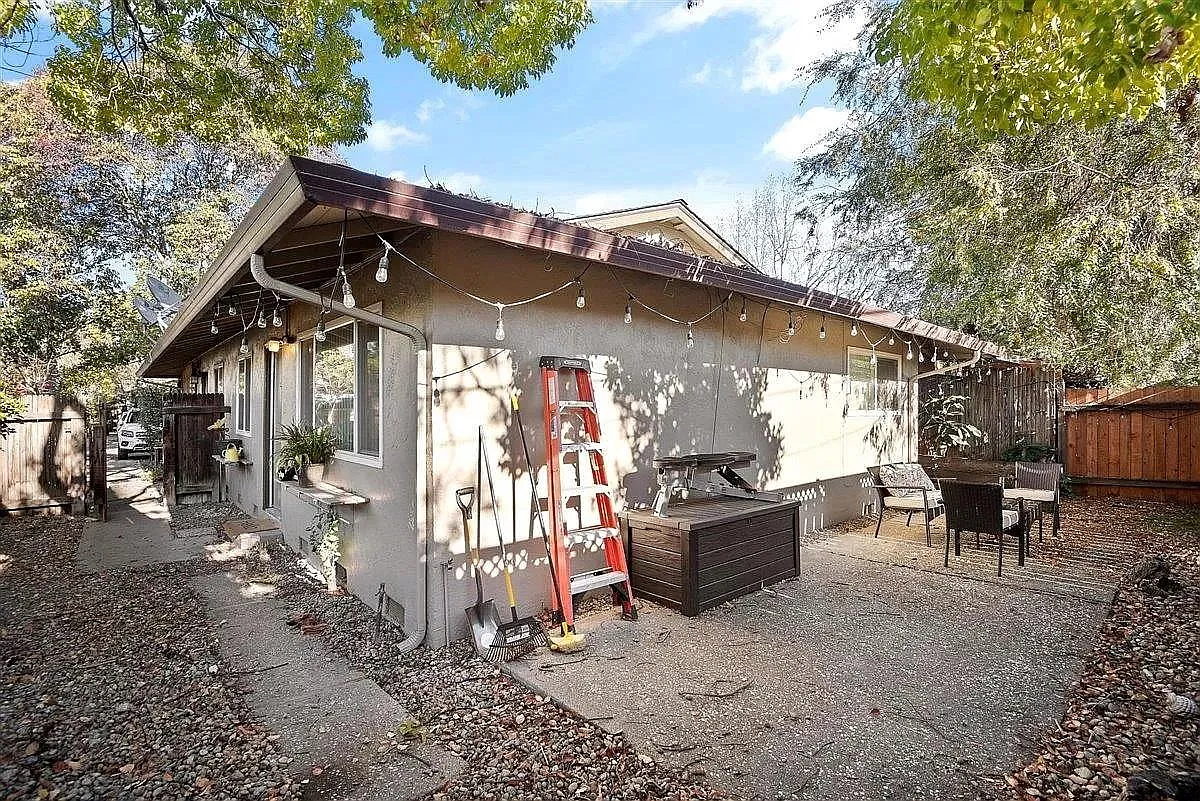505 Thompson Ave — Photo 2
