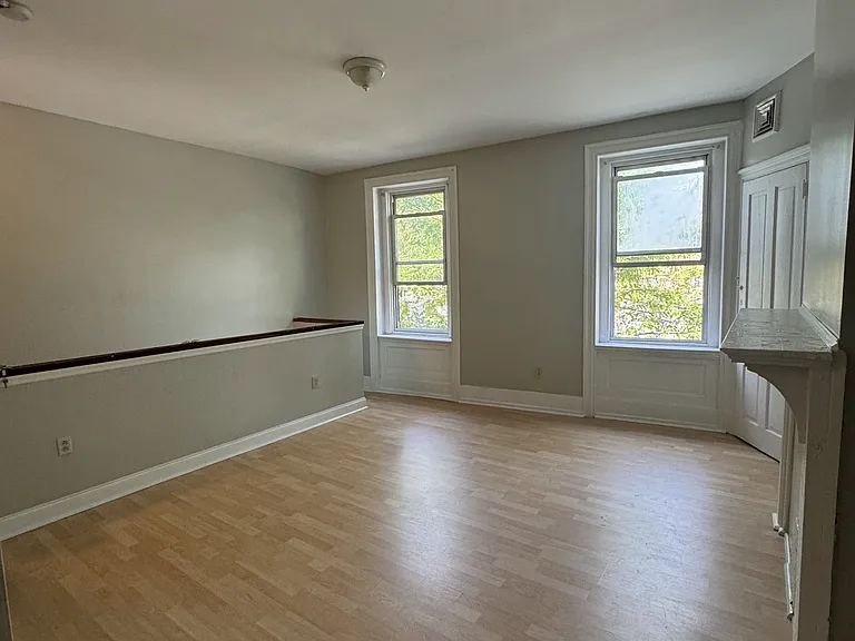 4604 Woodland Ave #2F — Photo 2