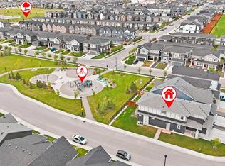 15 E Lawrence Grn SE, Airdrie, AB T4A 3M9