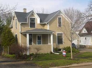 229 W Sycamore St, Sycamore, IL 60178