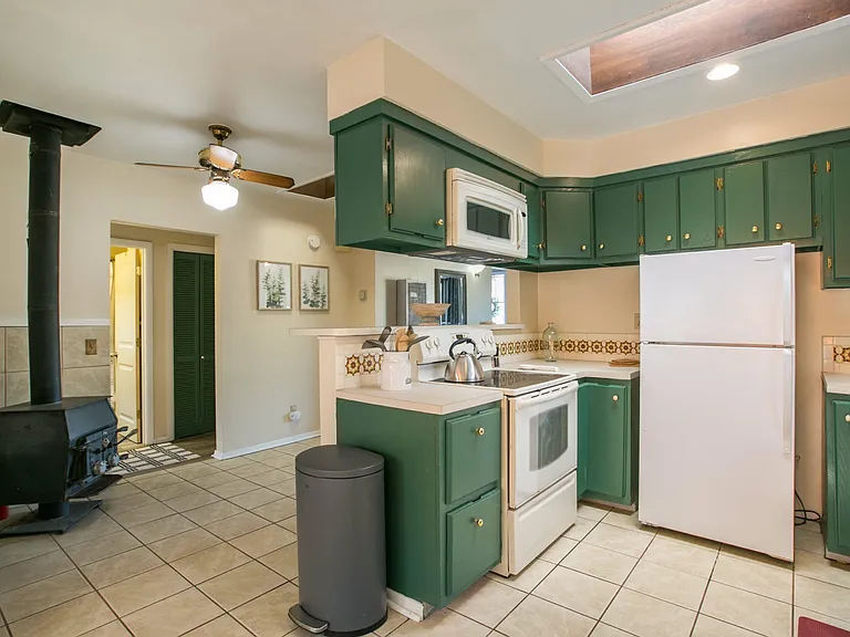 217 Cornell Dr SE — Photo 9