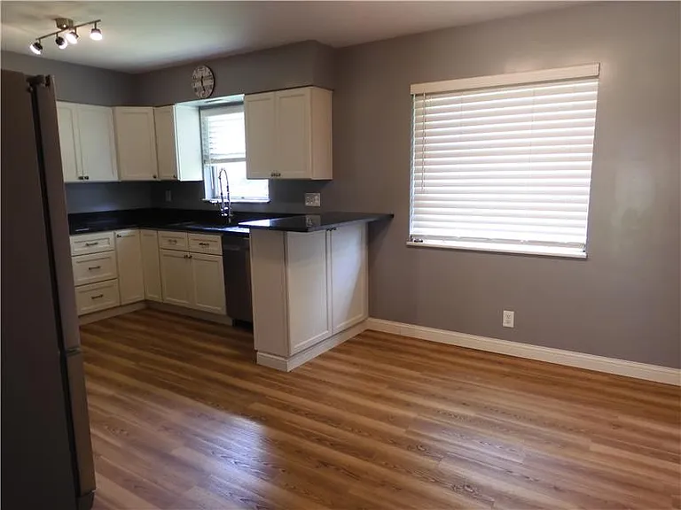 303 Birchwood Dr — Photo 12