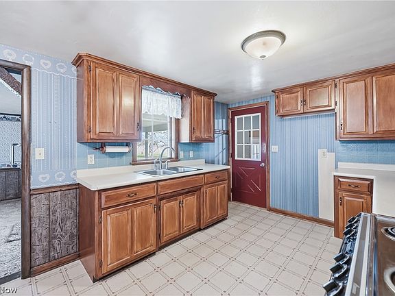 3rd image of 7986 Roller Rd