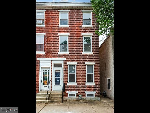 2nd image of 640 Astor St