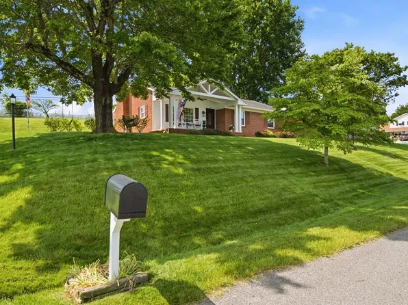 103 Prospect Ave, Galax, VA 24333