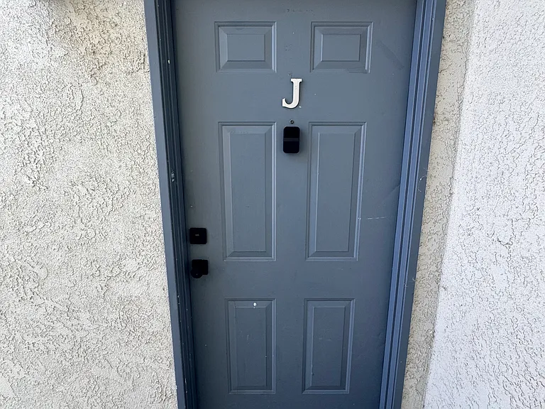 1043 Southwood Dr #J — Photo 25