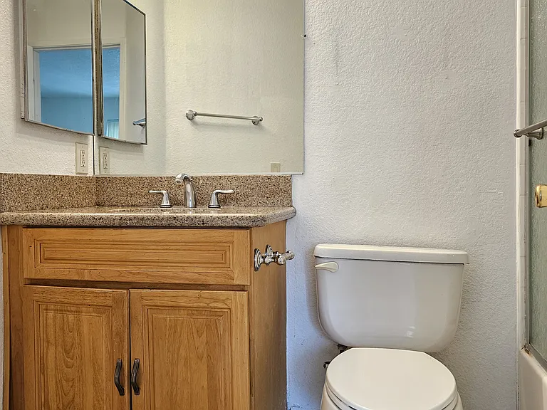 607 W Broadway #205 — Photo 16