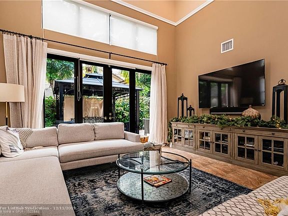 5th image of 10440 NW 12th Pl