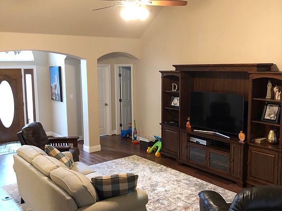4th image of 612 Persimmon Ct