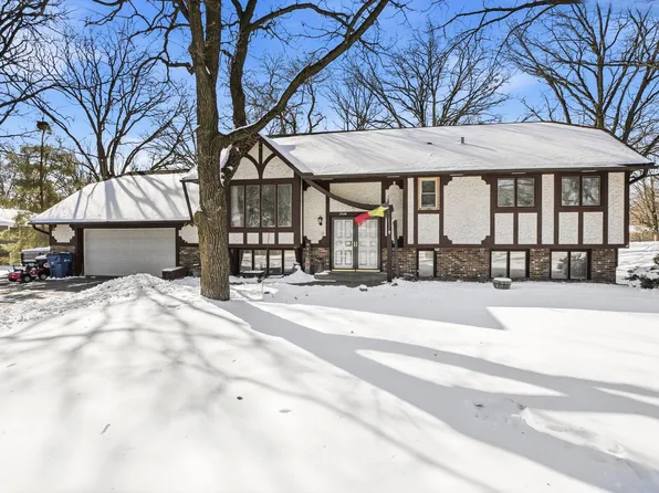 1726 Woodland Rd, Saint Cloud, MN 56304