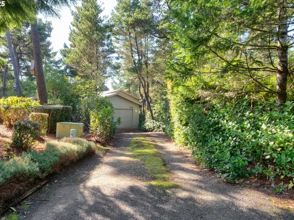 4940 Oceana Dr, Florence, OR 97439