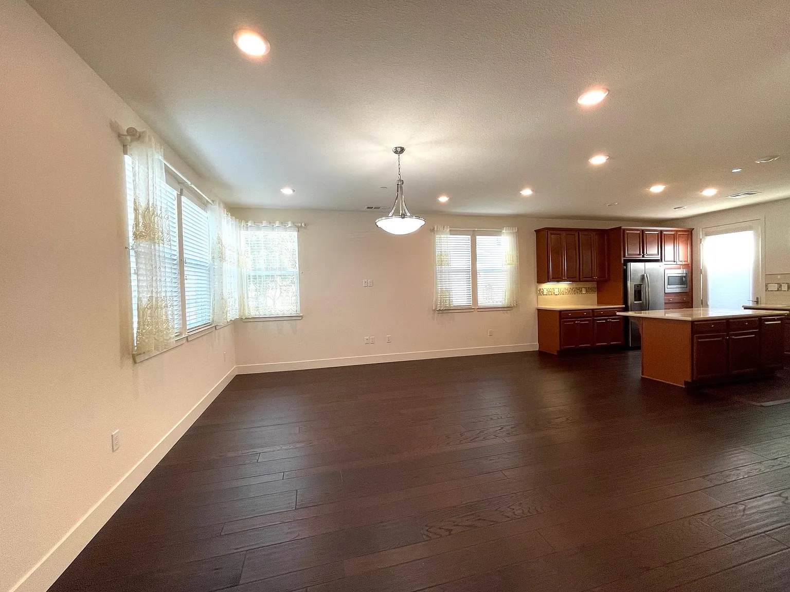 4 bed, 3.5 bath, 2327 sqft, $4,550 — Photo 2