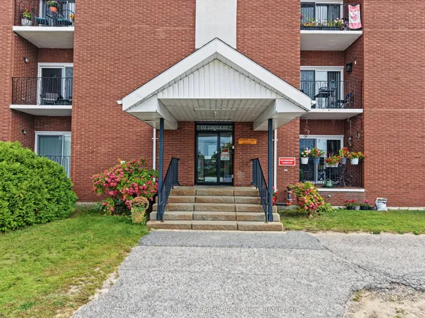 122 Giroux St #401, North Bay, ON P1B 7Y7