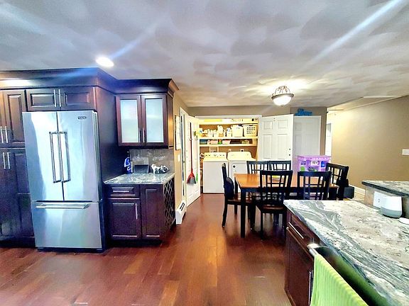 3rd image of 19 Ponderosa Ave