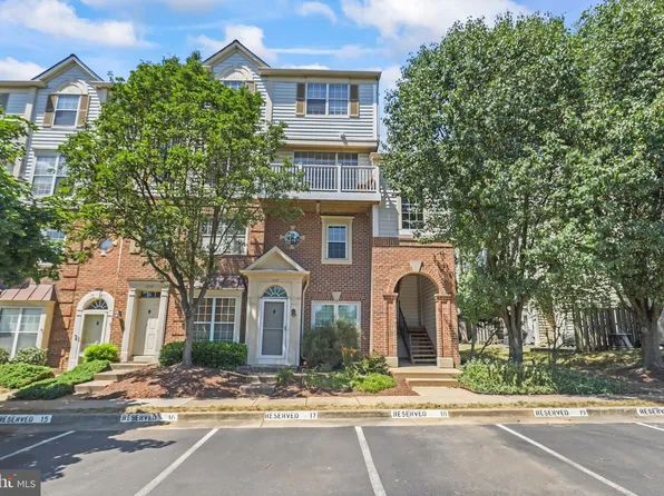 1715 Braddock Pl #301, Alexandria, VA 22302