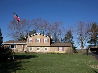 17640 Munn Rd, Chagrin Falls, OH 44023