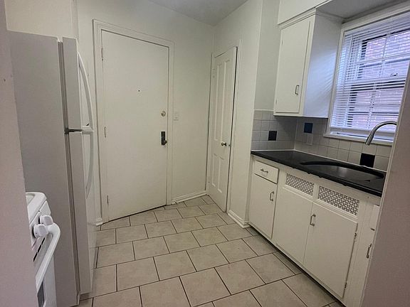 5th image of 16345 Van Aken Blvd Suite 6B