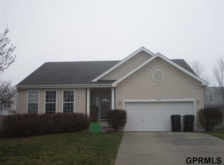 2107 Ridgeview Dr, Papillion, NE 68046