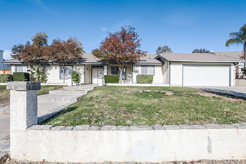 1st image of 27426 Darlene Dr
