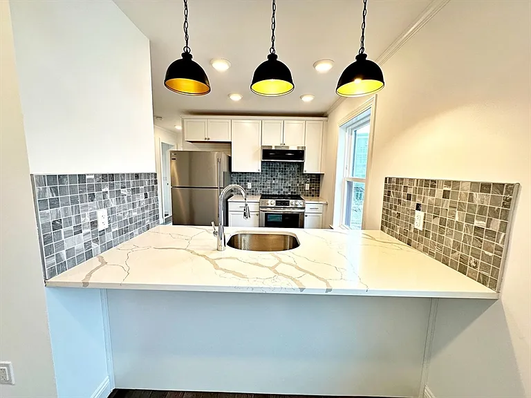 33 Leyden St #6 — Photo 8