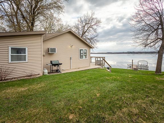 5th image of 15981 Bayview Dr NE