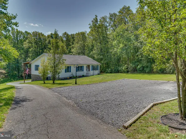 71 Mawani Village Ct, Berkeley Springs, WV 25411