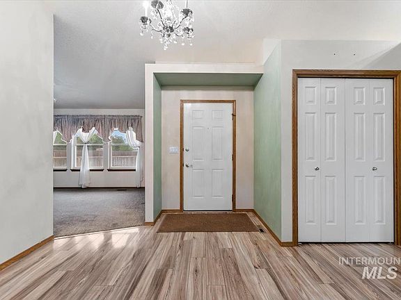 5th image of 1100 Burnett Dr Unit 225