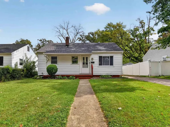 4421 Smith St, Fort Wayne, IN 46806