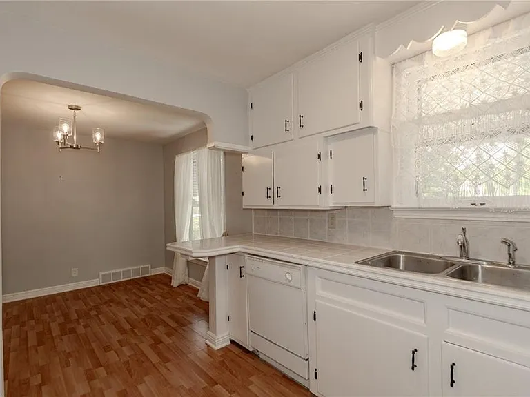 1752 Brainard Rd — Photo 11