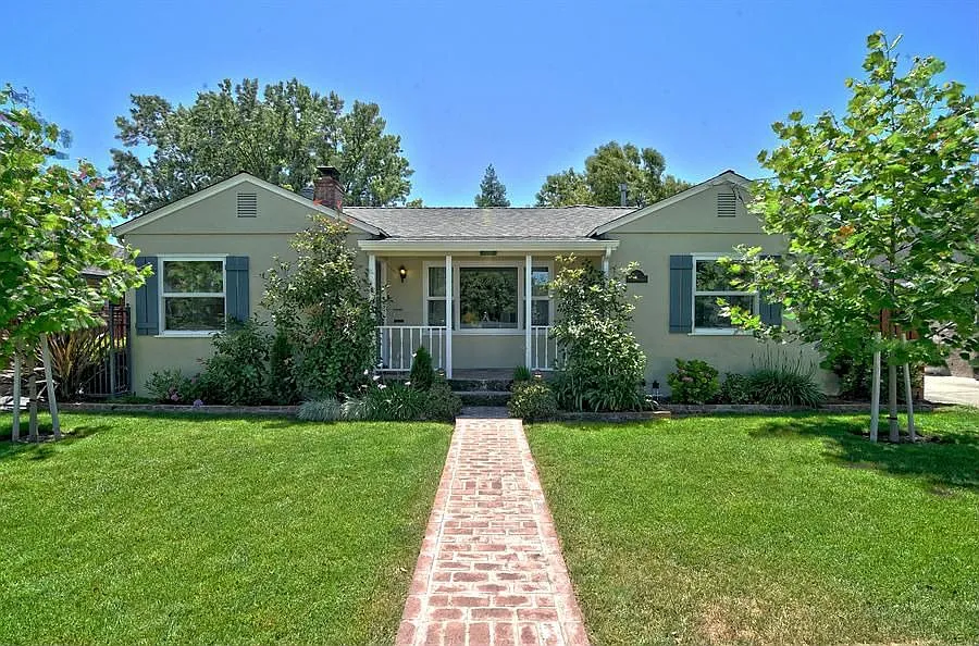 2297 Radio Ave photo 1
