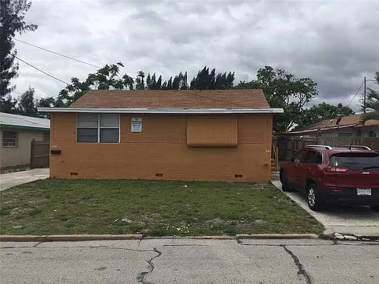 4343 Pinewood Ave — Photo 10