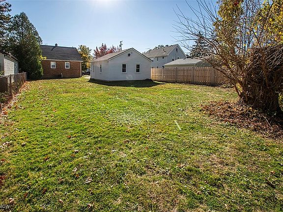 5th image of 16718 Larchwood Ave