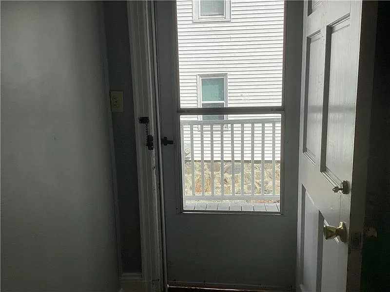4 bed, 1.5 bath, $3,700 — Photo 2
