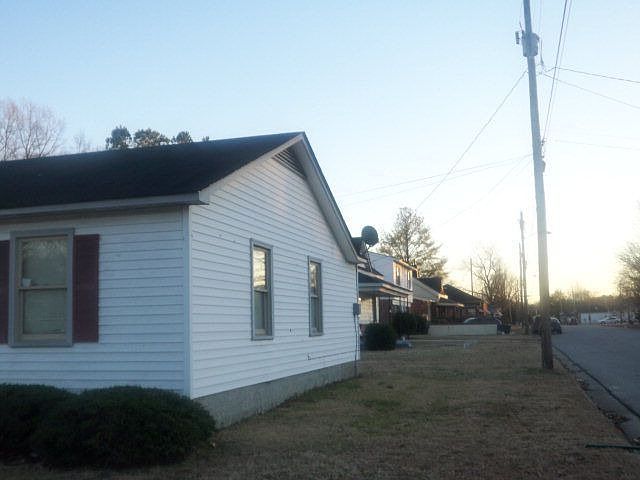 2nd image of 801 E Highland Ave