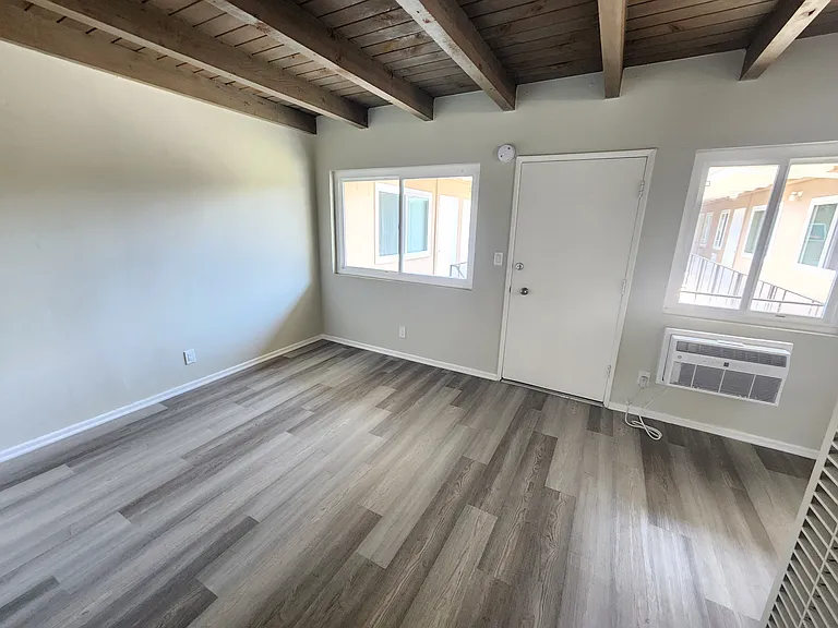 15043 Victory Blvd #11 — Photo 11