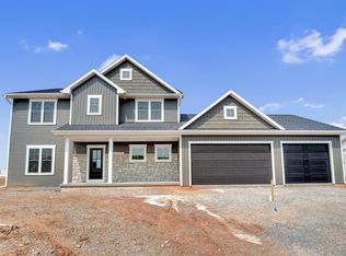 N9239 Laura St, Appleton, WI 54915