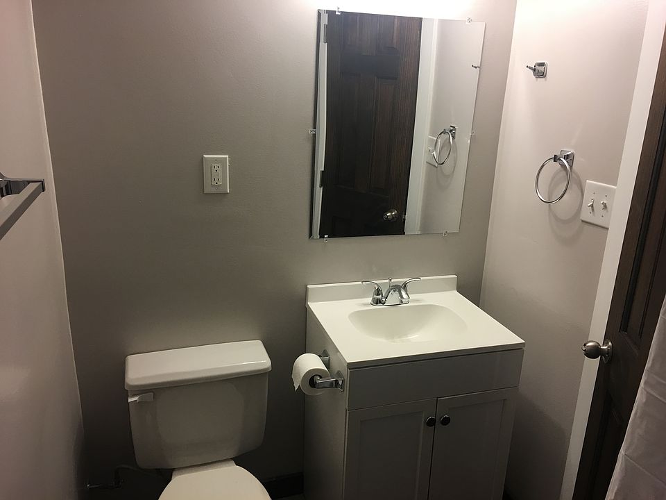 Apt C bathroom