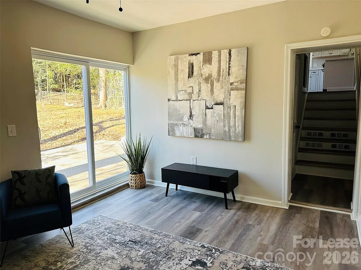 4 bed, 1655 sqft, $2,500 — Photo 2