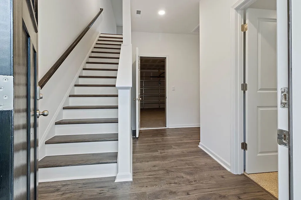 4 bed, 1998 sqft, $1,900 — Photo 3