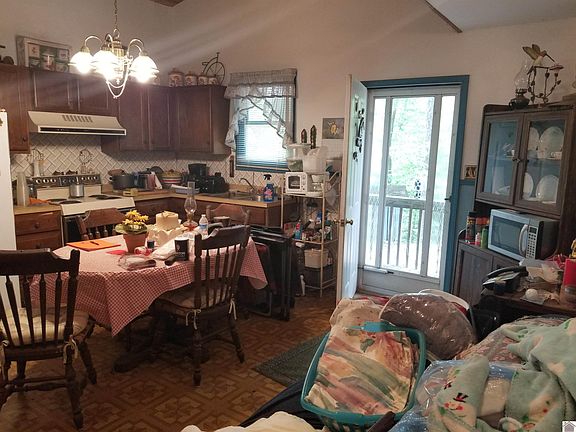 2nd image of 306 Skip Jack Ln