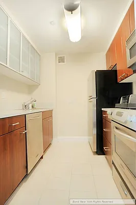 Rented by Bond New York | media 5