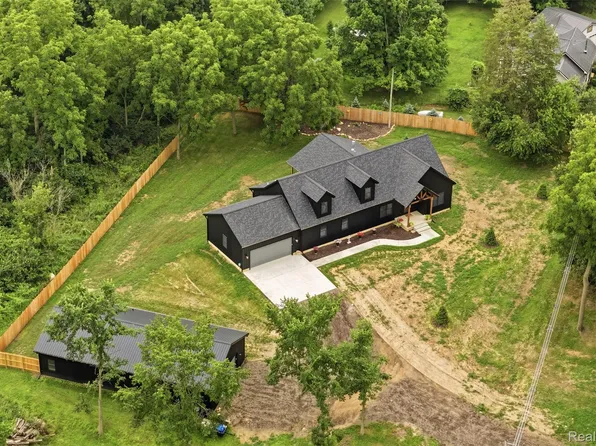 2855 S Dearing Rd, Spring Arbor, MI 49283
