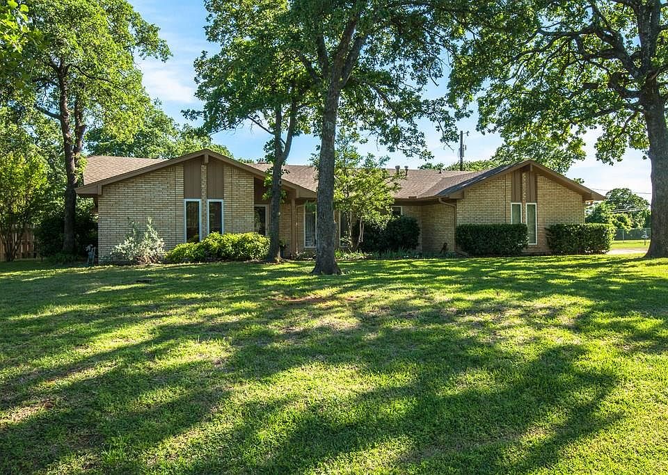 1st image of 1011 Texas Trl