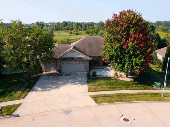 2603 Country Meadow Ln, Cedar Falls, IA 50613